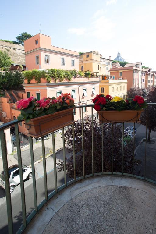 La Finestra Su San Pietro Roma